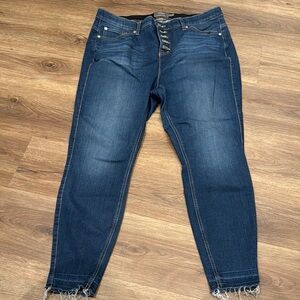 Torrid premium stretch bombshell Women's skinny Blue Jeans 18